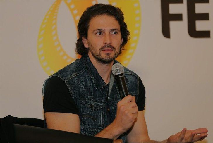 Ünlü Oyuncu Emre Kızılırmak, Hayranları İle Buluştu G2