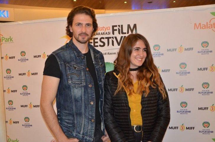 Ünlü Oyuncu Emre Kızılırmak, Hayranları İle Buluştu G4