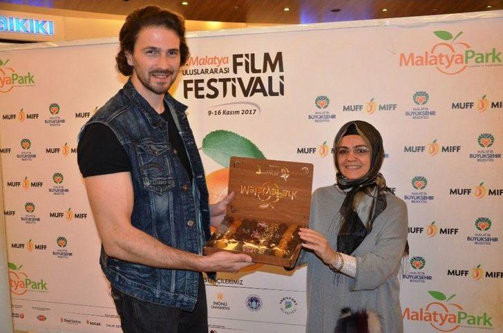 Ünlü Oyuncu Emre Kızılırmak, Hayranları İle Buluştu G5