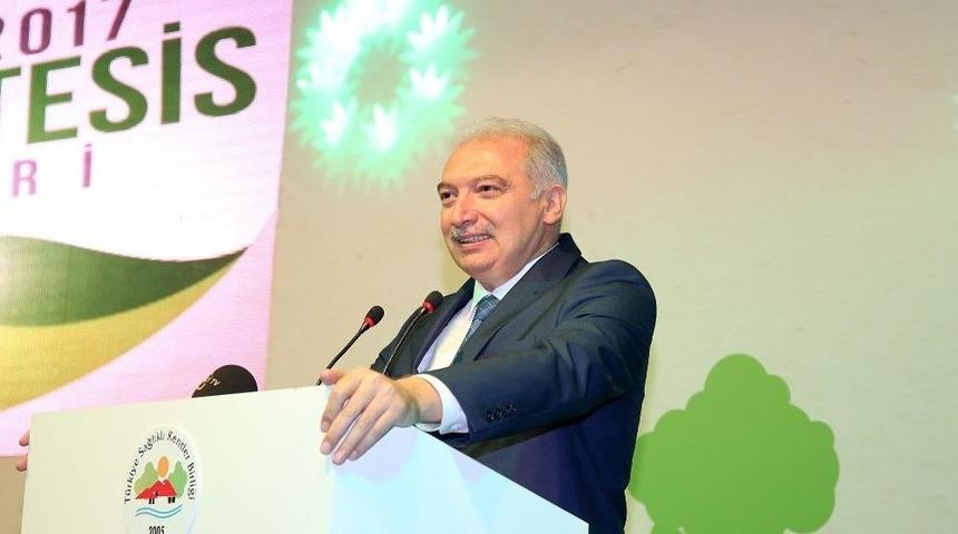 &Ccedil;evreci Tesislere &Ouml;d&uuml;llerini İstanbul B&uuml;y&uuml;kşehir Belediye Başkanı Mevl&uuml;t Uysal Verdi