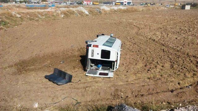 Kahramanmaraş’ta Minibüs Tarlaya Uçtu: 8 Yaralı