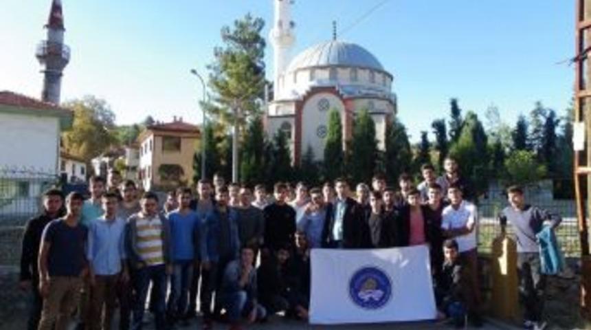 Eskigediz&rsquo;de Tarihi Camiler İlgi