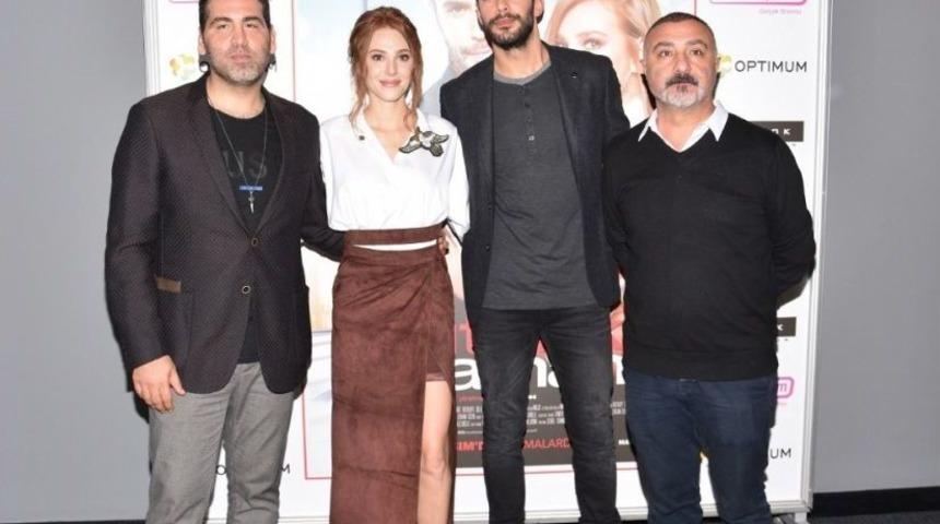 &rsquo;mutluluk Zamanı&rsquo;nın İzmir Galasına B&uuml;y&uuml;k İlgi