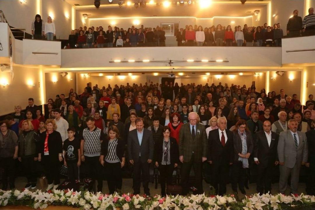 Mustafa Kemal Atat&uuml;rk, Sevdiği Ezgilerle Anıldı