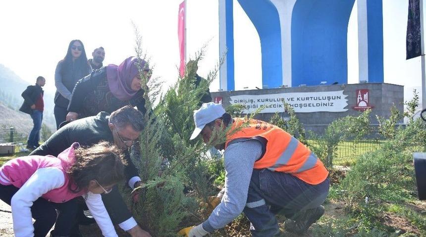 11.11.2017 G&uuml;n&uuml; Saat 11:11&rsquo;de 11 Bin 11 Adet Ardı&ccedil; Fidanı Dikildi