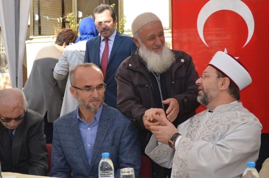 Diyanet İşleri Başkanı Erbaş Şehit Evini Ziyaret Etti, Kur&rsquo;an Okudu