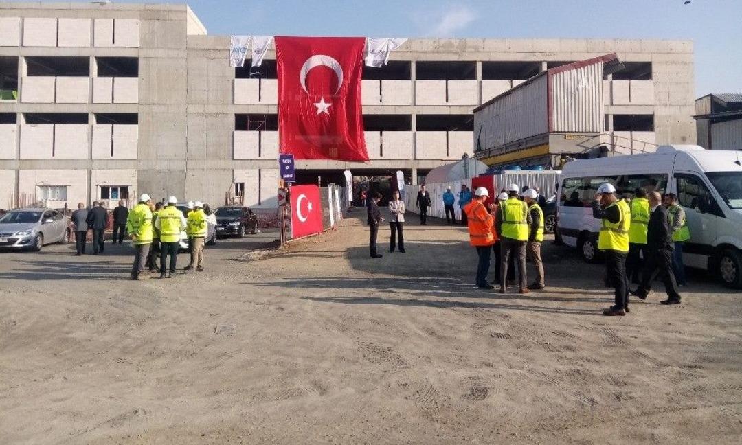 Bakan Arslan, Gebze- Halkalı Arasında Devam Eden Banliyo Tren Hattındaki &Ccedil;alışmaları İnceledi