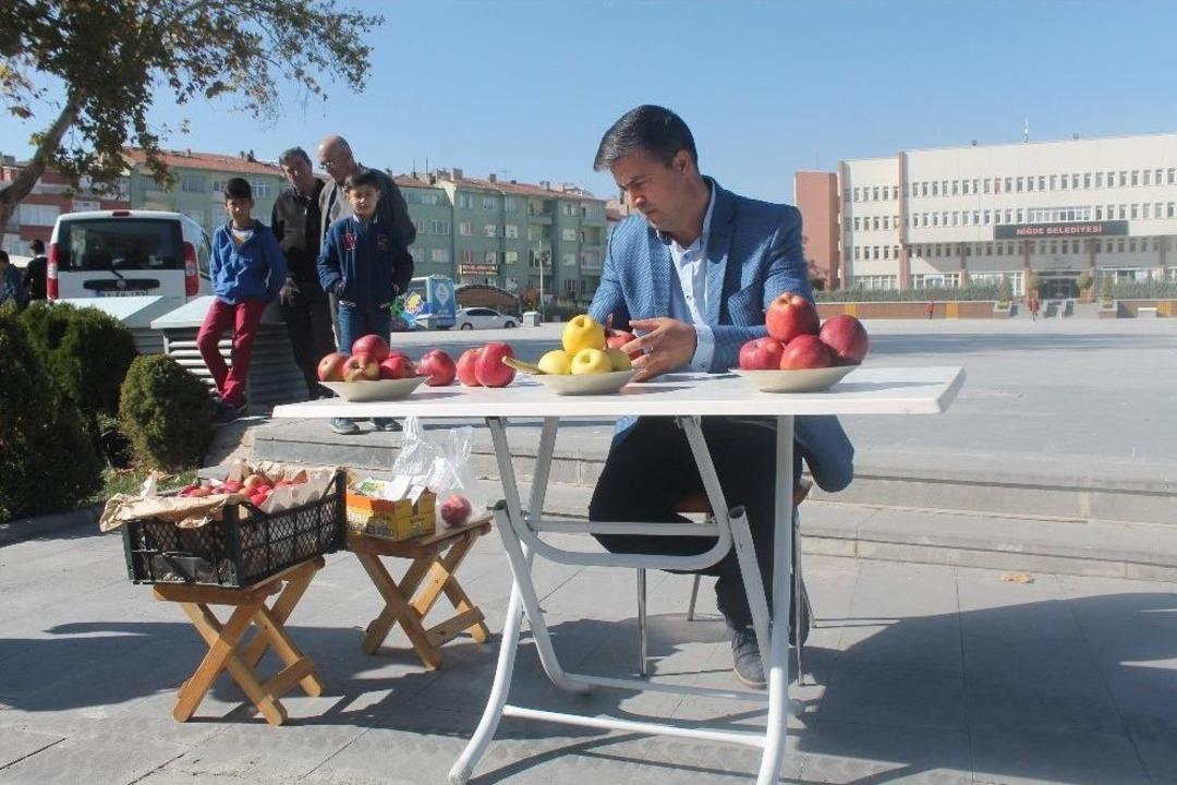 Bir Elmadan 5 Metre Kabuk &Ccedil;ıkaran Adam Guinnes&rsquo;e Aday
