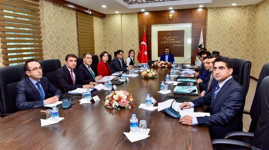 Vali G&uuml;zeloğlu, Genel Projeler Toplantısına Başkanlık Etti