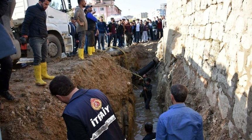 Şırnak&rsquo;ta Kanalizasyon &Ccedil;ukuruna D&uuml;şen &Ccedil;ocuk Ağır Yaralandı