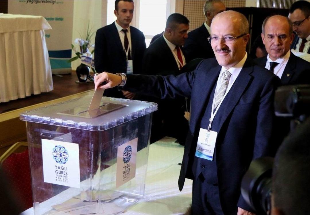 Yağlı G&uuml;reş D&uuml;zenleyen Kentler Birliği Başkanı Kafaoğlu Oldu