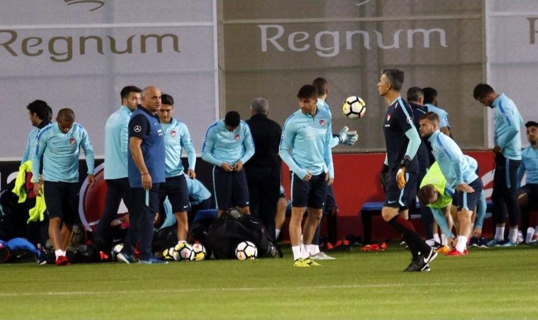 A Milli Takım, Arnavutluk Ma&ccedil;ı Hazırlıklarını S&uuml;rd&uuml;rd&uuml;