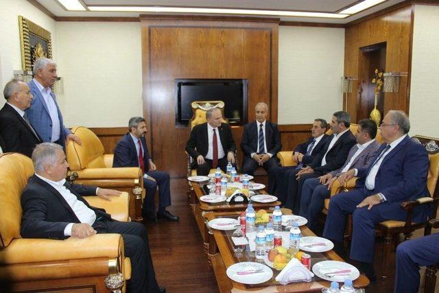 Bakan Özlü İş Adamlarıyla Buluştu 1