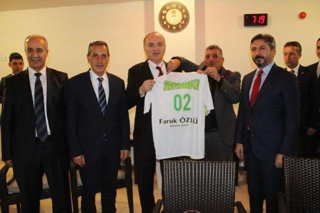 Bakan Özlü İş Adamlarıyla Buluştu 3