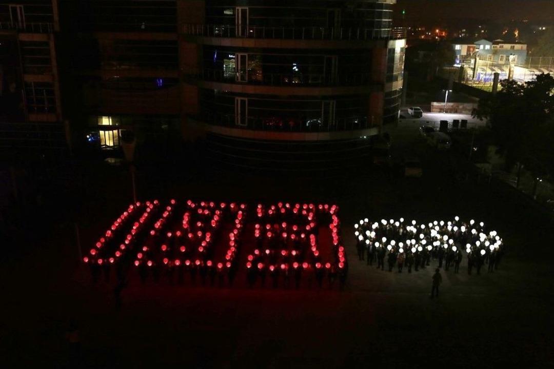 Işıklı Balonlarla &rsquo;1938&rsquo; Koreografisi