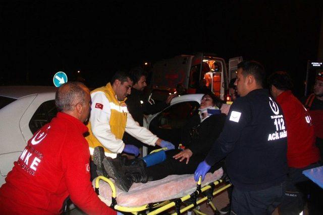 Bolu’da İki Otomobil Çarpıştı: 2 Yaralı 1