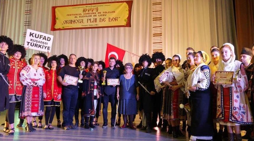 T&uuml;rkiye&rsquo;yi Temsil Eden Kuşadası Folklor Araştırma Derneği, Romanya&rsquo;da Şampiyon Oldu