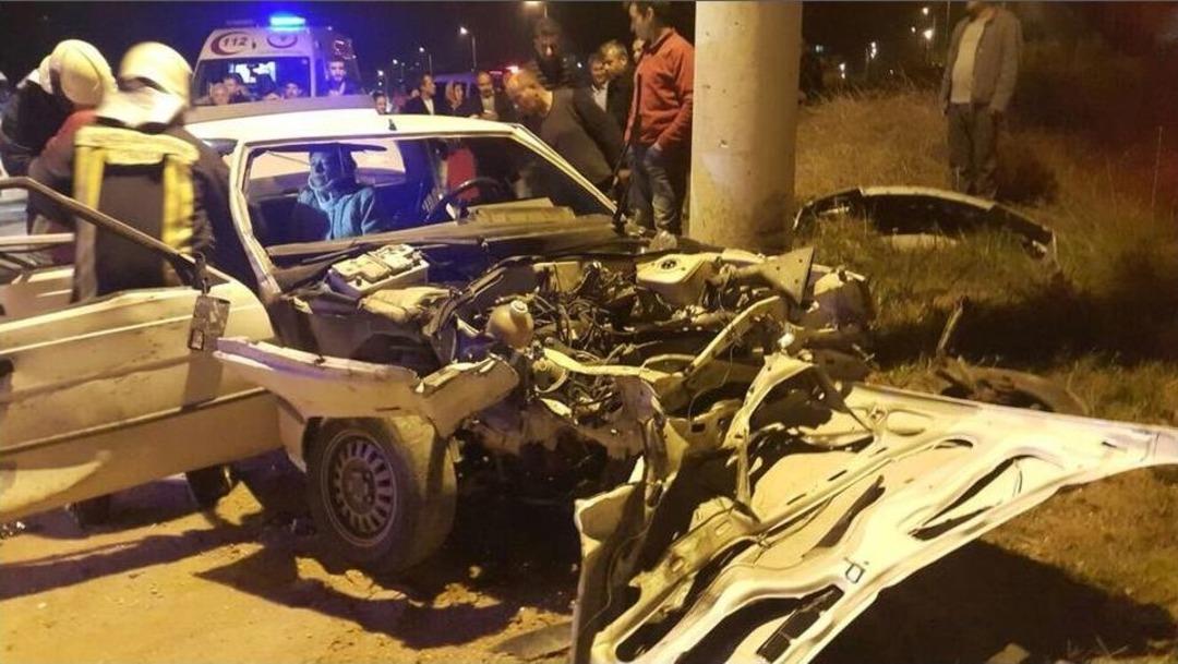 Denizli&rsquo;de İki Otomobil &Ccedil;arpıştı: 1 &Ccedil;ocuk &Ouml;ld&uuml;, 10 Kişi Yaralandı