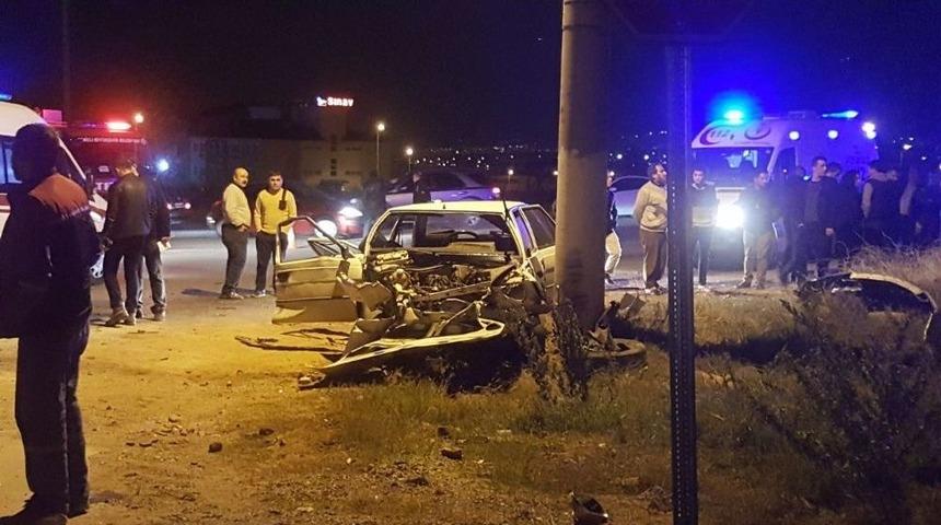 (d&uuml;zeltme) Denizli&rsquo;de İki Otomobil &Ccedil;arpıştı: 1 &Ouml;l&uuml;, 10 Yaralı