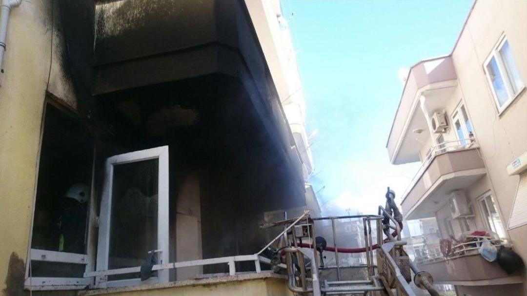 Mutfakta Başlayan Yangın Evi K&uuml;l Etti