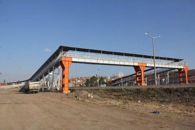 Şarkışlalılar 200 Metre Uzunluğundaki Yaya &Uuml;st Ge&ccedil;idi Yerine Alt Ge&ccedil;it Yapılmasını İstiyor 1