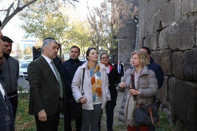 Başkan &Ccedil;elik, Tarihi Kayseri Kalesi&rsquo;ndeki Restorasyon &Ccedil;alışmalarını Takip Etti 2
