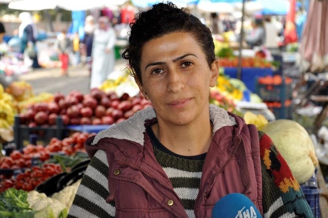 Evde Oturmak Yerine &Ccedil;alışıp Hayalindeki Arabayı Aldı