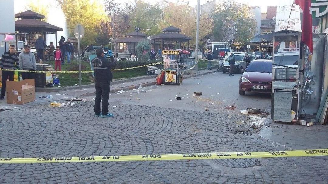 Seyyar Mısır Satıcıların Bı&ccedil;aklı Kavgası Cinayetle Bitti