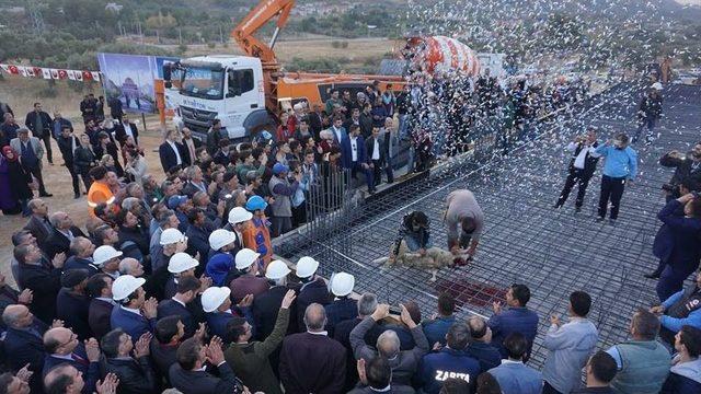 Kemalpaşa’nın En Büyük Camisinin Temeli Atıldı