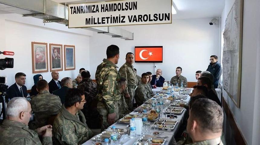 İ&ccedil;işleri Bakanı Soylu Sınır Karakolunda