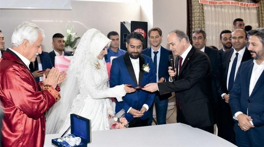 Bakan &Ouml;zl&uuml;, Adıyaman&rsquo;da D&uuml;ğ&uuml;n Merasimine Katıldı