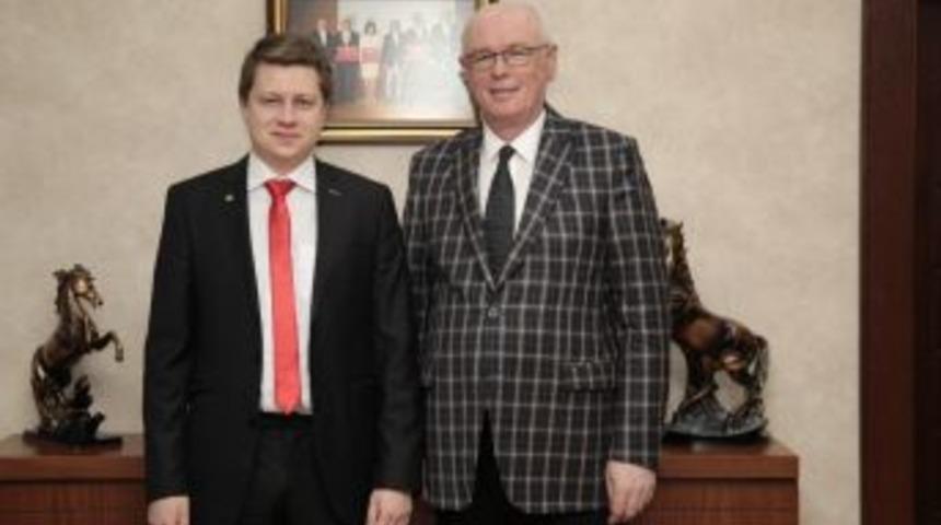 Mert Eke&rsquo;den Başkan Kurt&rsquo;a Ziyaret