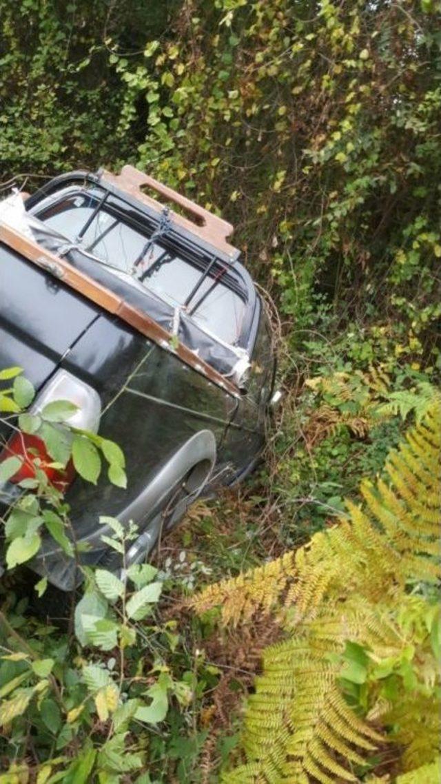 Otomobille &Ccedil;arpışan Pikap Şarampole U&ccedil;tu 1