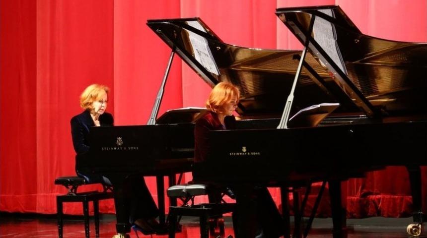 G&uuml;her Ve S&uuml;her Pekinel&rsquo;den &rsquo;&ccedil;ocuk Orkestrası&rsquo; Yararına Konser