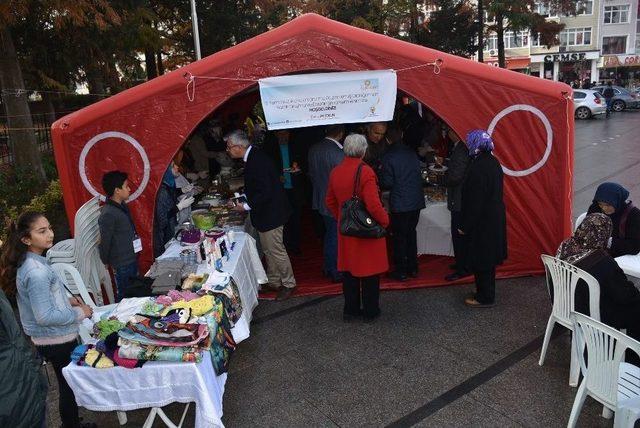 Ak Partili Kadınlardan 15 Temmuz Şehitler İlkokulu Yararına Kermes