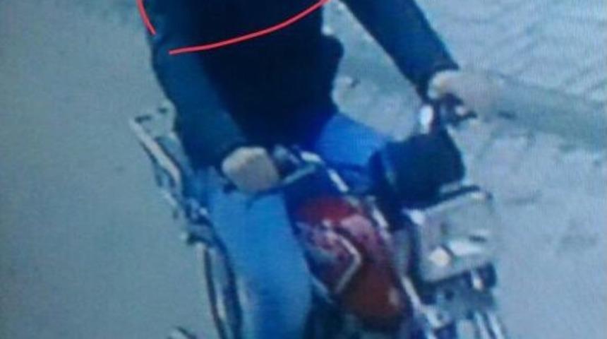 Kapka&ccedil;&ccedil;ı Kamera G&ouml;r&uuml;nt&uuml;lerinden Yakalandı