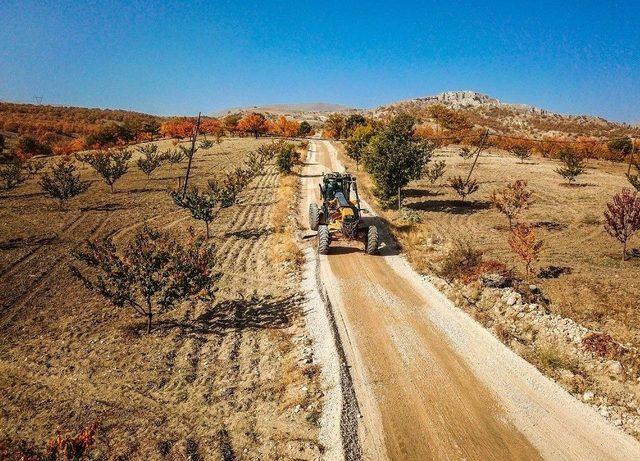 Akçadağ İlçesinde Yol Çalışmaları Devam Ediyor