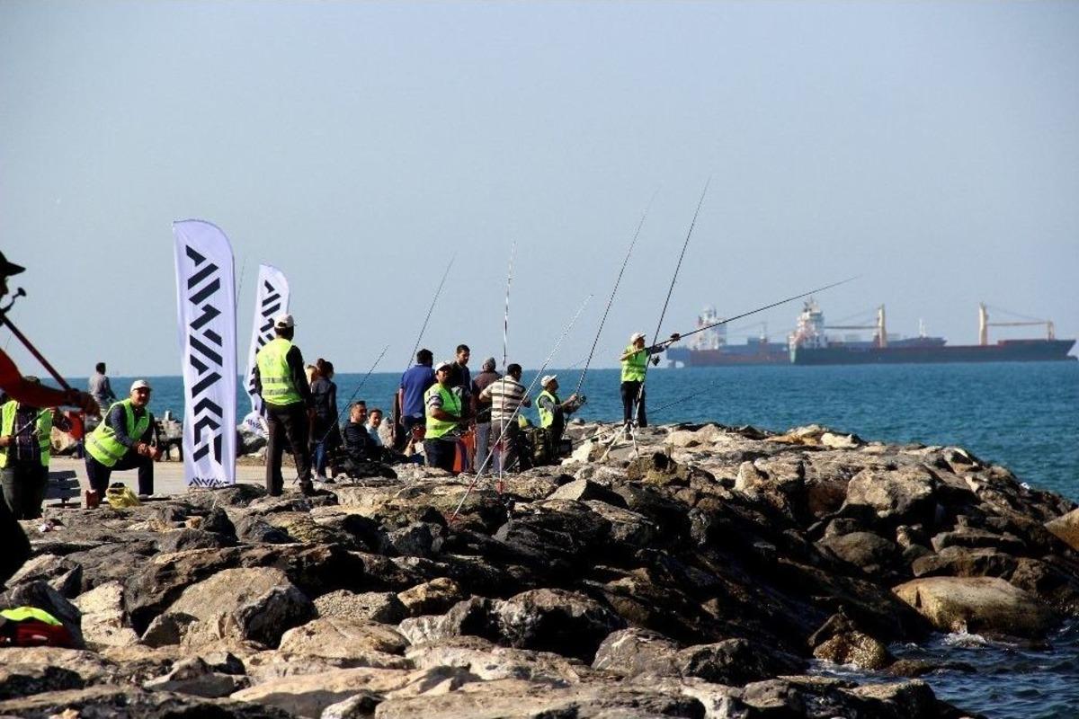 İskenderun&rsquo;da Amat&ouml;r Balık&ccedil;ılar Birinci Olmak İ&ccedil;in Yarıştı