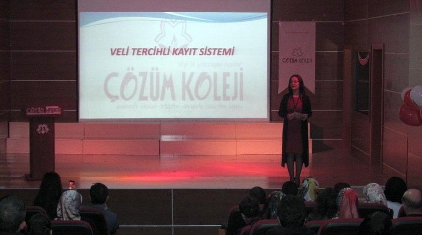 &Ccedil;&ouml;z&uuml;m Koleji&rsquo;nde Velilere Yeni Sınav Sistemi Anlatıldı