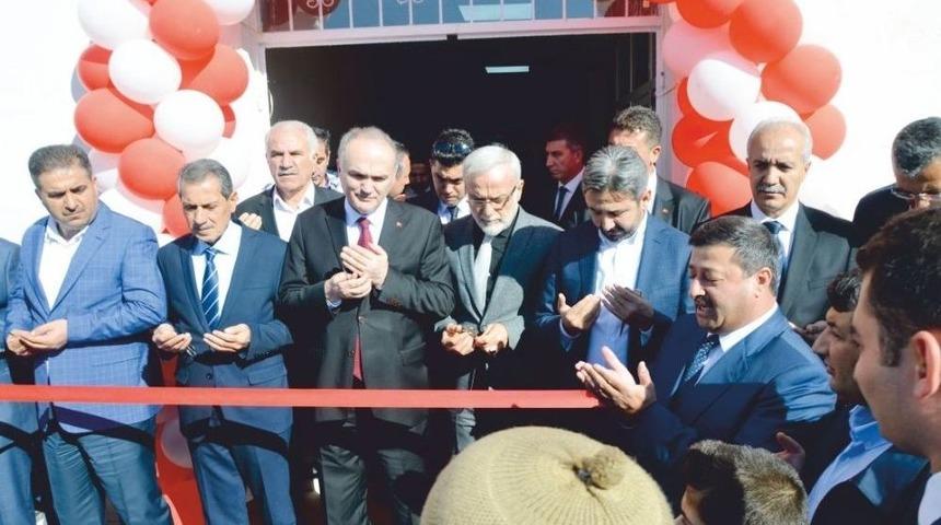 Bakan &Ouml;zl&uuml;, Kahta&rsquo;da Mezbahane A&ccedil;ılışına Katıldı