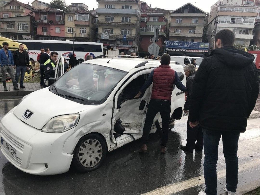 Zonguldak&rsquo;ta Meydana Gelen Kazalarda 2&rsquo;si Ağır 13 Kişi Yaralandı