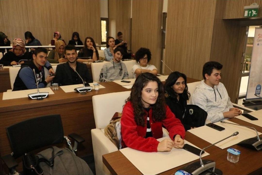 Başkan Aydın Gen&ccedil;lerin Sorularını Yanıtladı