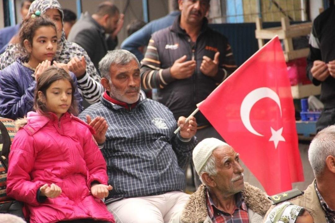 Romanlardan Atat&uuml;rk Ve T&uuml;m Şehitler İ&ccedil;in Unutulmaz Anma