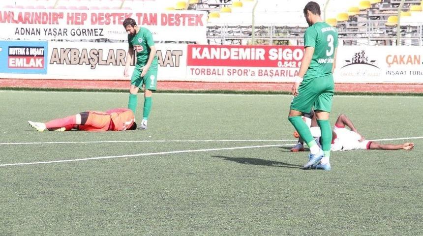 Rakip Oyuncular &Ccedil;arpıştı, 2 Oyuncu Hastanelik Oldu