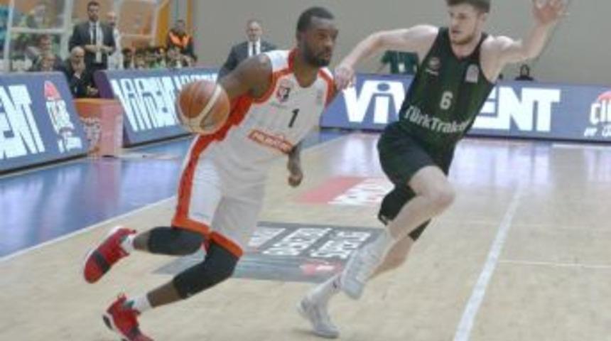 Tahincioğlu Basketbol S&uuml;per Ligi: İstanbul Bbsk: 77 - Muratbey Uşak: 73