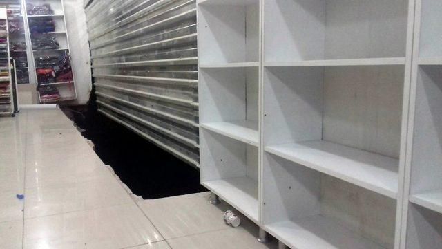 Van&rsquo;da İnşaat Kazısında Binanın Duvarı &Ccedil;&ouml;kt&uuml; 1