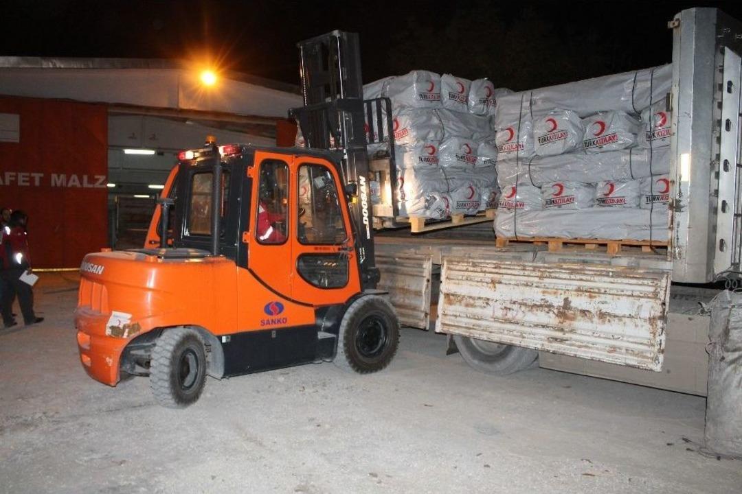 Irak&rsquo;a 3 Bin &Ccedil;adır, 10&rsquo;ar Bin Battaniye Ve Yatak Yola &Ccedil;ıktı