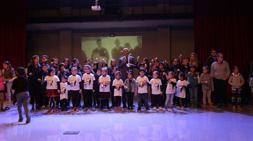 Mezitli Belediyesi A&ccedil;ık Hava Tiyatrosu, Atat&uuml;rk&rsquo;&uuml;n Sevdiği Şarkılarla A&ccedil;ıldı