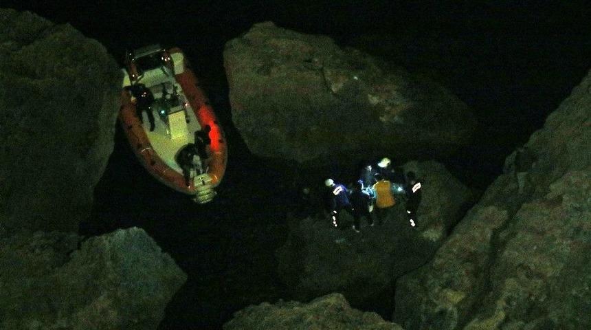 Antalya&rsquo;da 20 Metrelik U&ccedil;urumda Kurtarma Operasyonu