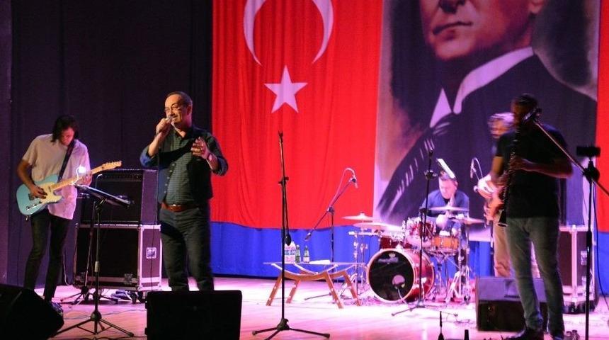 H&uuml;sn&uuml; Arkan Sevenleriyle Buluştu